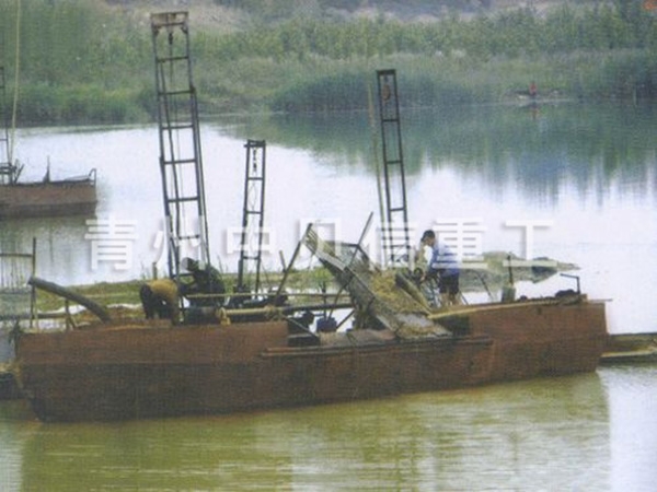 Sand pumping vessel at work