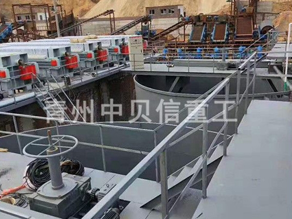 Pull plate sewage treatment machine