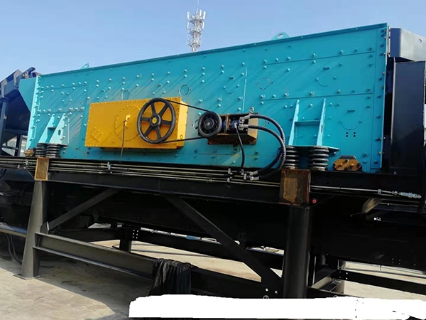 Large horizontal vibrating screen